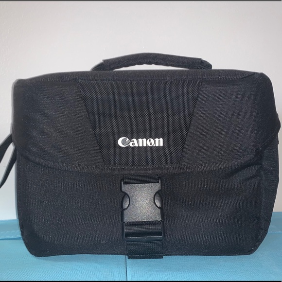 Canon DSLR Shoulder Bag + Cleaning Kit - Picture 1 of 7